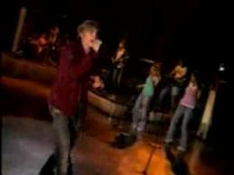 Jesse McCartney – singing “la tipica ragazza italiana”