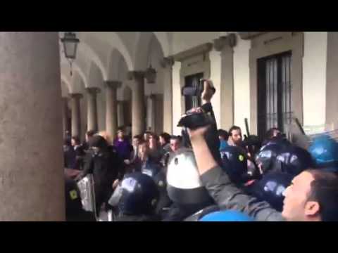 Scontri nel chiostro dell’Università Statale di via Festa del Perdono a Milano