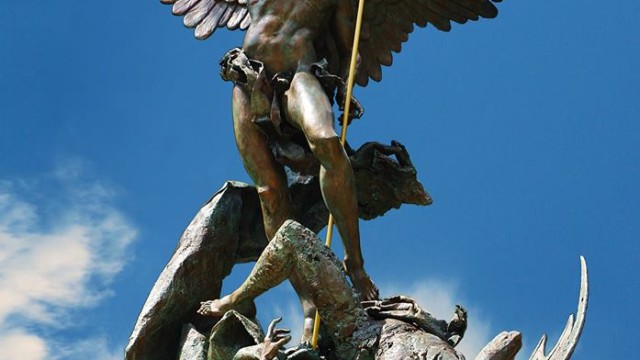 Inaugurazione e benedizione del Papa al monumento di San Michele Arcangelo opera dello scultore canosino Giuseppe Antonio Lomuscio