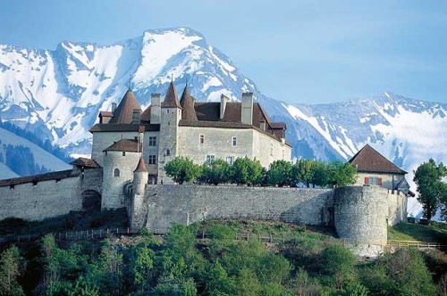 Il castello di St. Germain, nel borgo di Gruyères, sede del “Museum H.R. Giger”