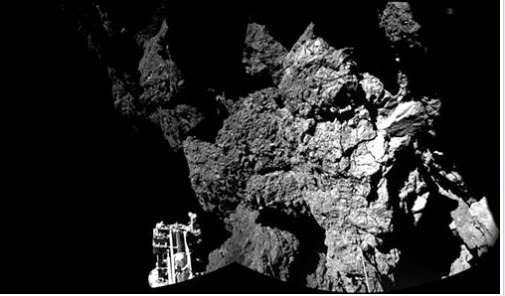 PHILAE il lander di rosetta invia le prime foto dalla superficie di una cometa