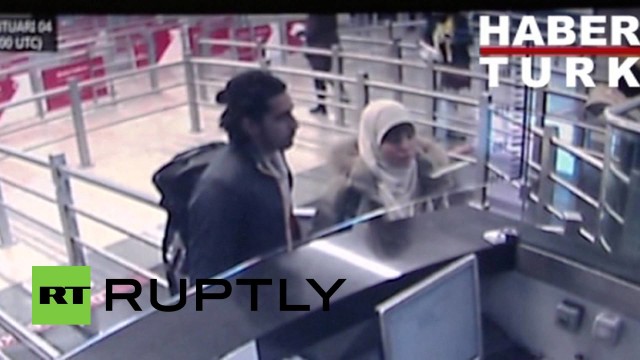 Hayat Boumeddiene supera il controllo passaporti in aereoporto ad Istanbul