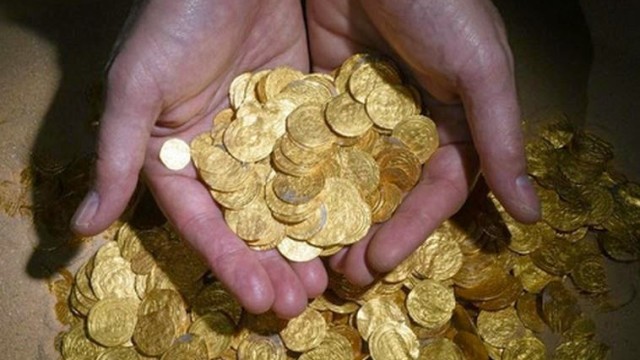 Sub scoprono 2000 monete d’oro in Israele