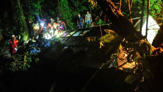 Brasile: bus precipita per 400 metri: oltre 50 morti