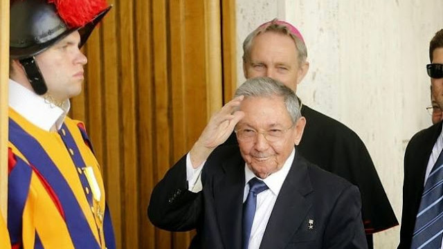 Papa Francesco incontra Raul Castro