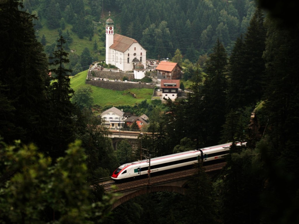 Mentre i viaggiatori apprezzeranno la significativa diminuzione di tempo  del loro viaggio, saranno sicuramente felici di godere uno scenario alpino incontaminato.