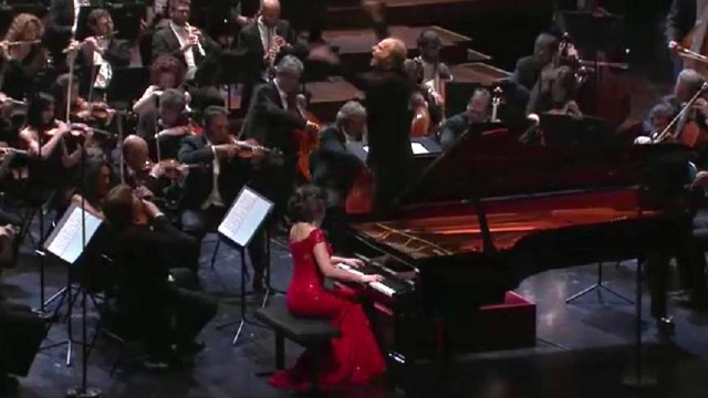 Khatia Buniatishvili interpreta il “Concerto per piano N° 2″ di Rachmaninoff