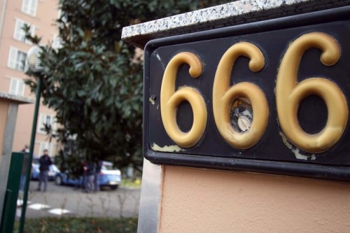 Il palazzo al civico 666 di viale Edison dove questa notte un ragazzo ha ucciso i genitori a Sesto San Giovanni,  Milano, 15 dicembre 2015.