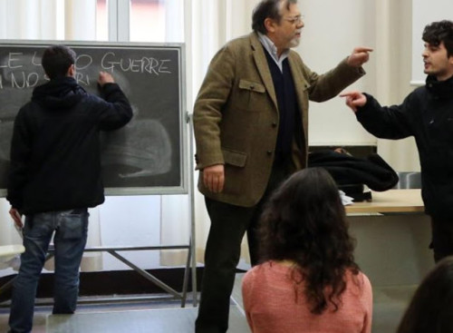 Il prof. Penebianco contestato durante una lezione nella facoltà di scienze politiche