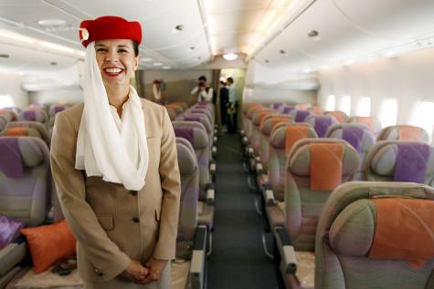 Air France impone alle hostess d’indossare il foulard