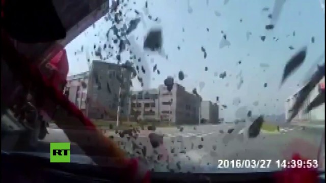 Xiamen, Cina: sepolti in auto da un carico di ghiaia