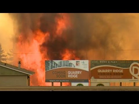Canada, l’Alberta brucia: Inferno a Fort McMurray