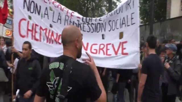 Parigi in rivolta contro la riforma del lavoro