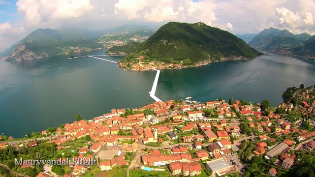 The Floating Piers: Christo ci fa camminare sulle acque dell’Iseo