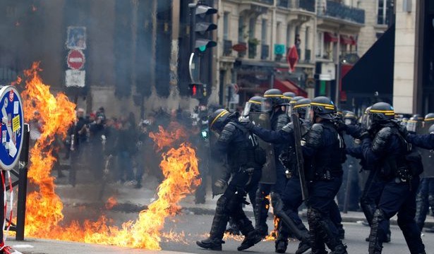 Parigi – 1 maggio 2018 – Black bloc Vs. Gendarmerie