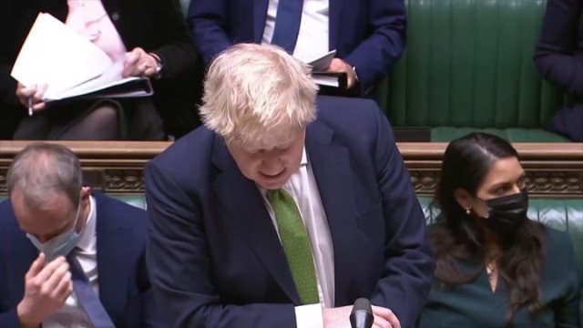 BORIS JOHNSON PONE FINE ALLA NARRAZIONE PLANDEMICA, PER ORA.